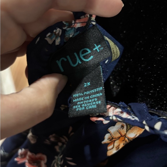 Navy Floral Off-Shoulder Blouse Plus Size 2X - Picture 5 of 6